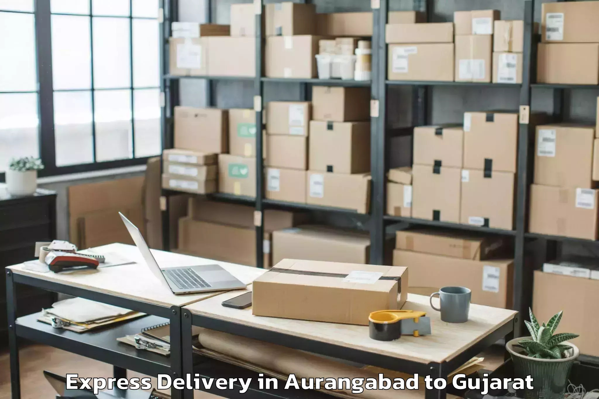 Leading Aurangabad to Savarkundla Express Delivery Provider